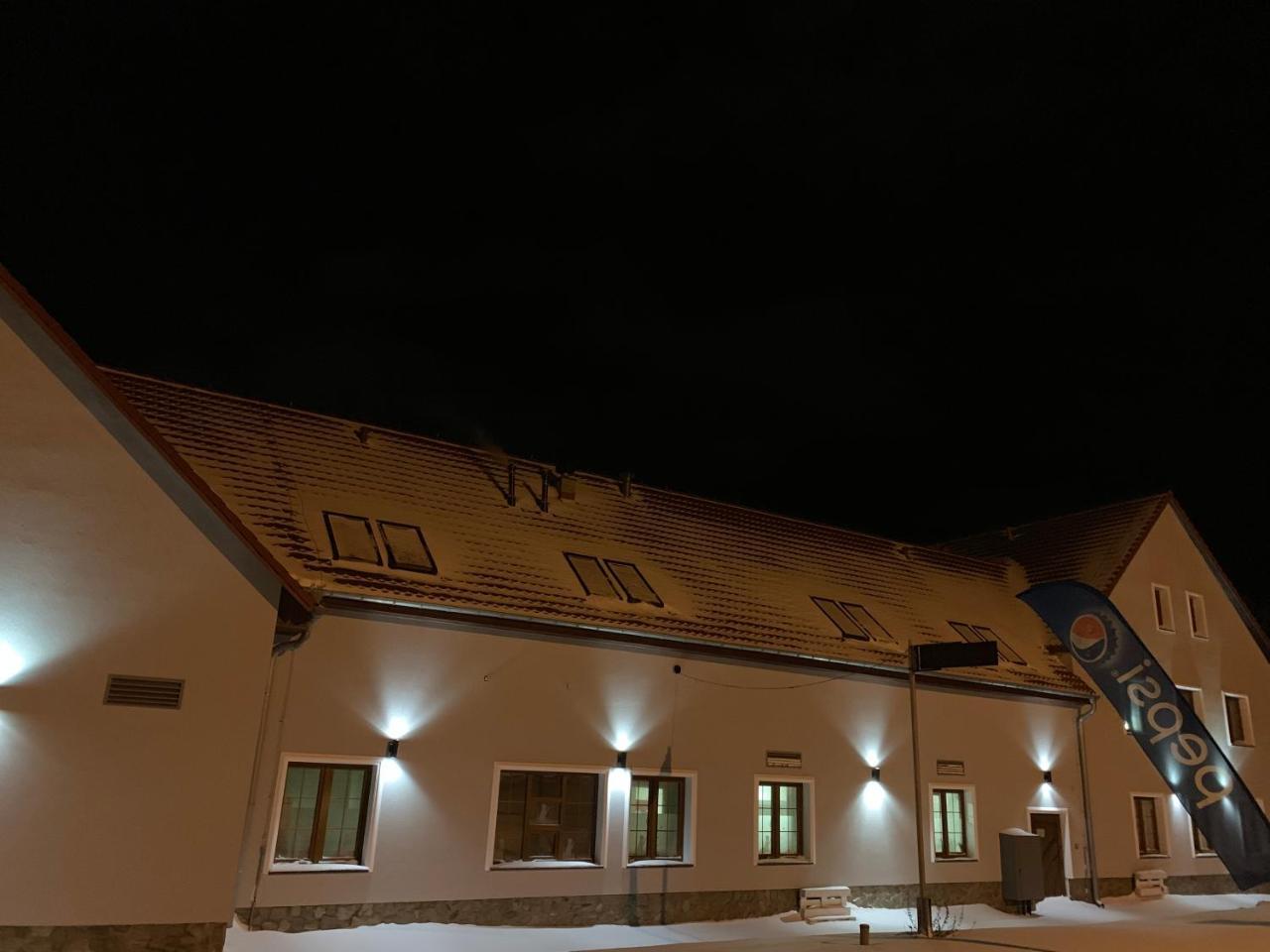 קאמיינה גורה Zajazd Zacheta מראה חיצוני תמונה